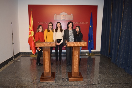 Нашите ученици во посета на Собранието на Р.Македонија